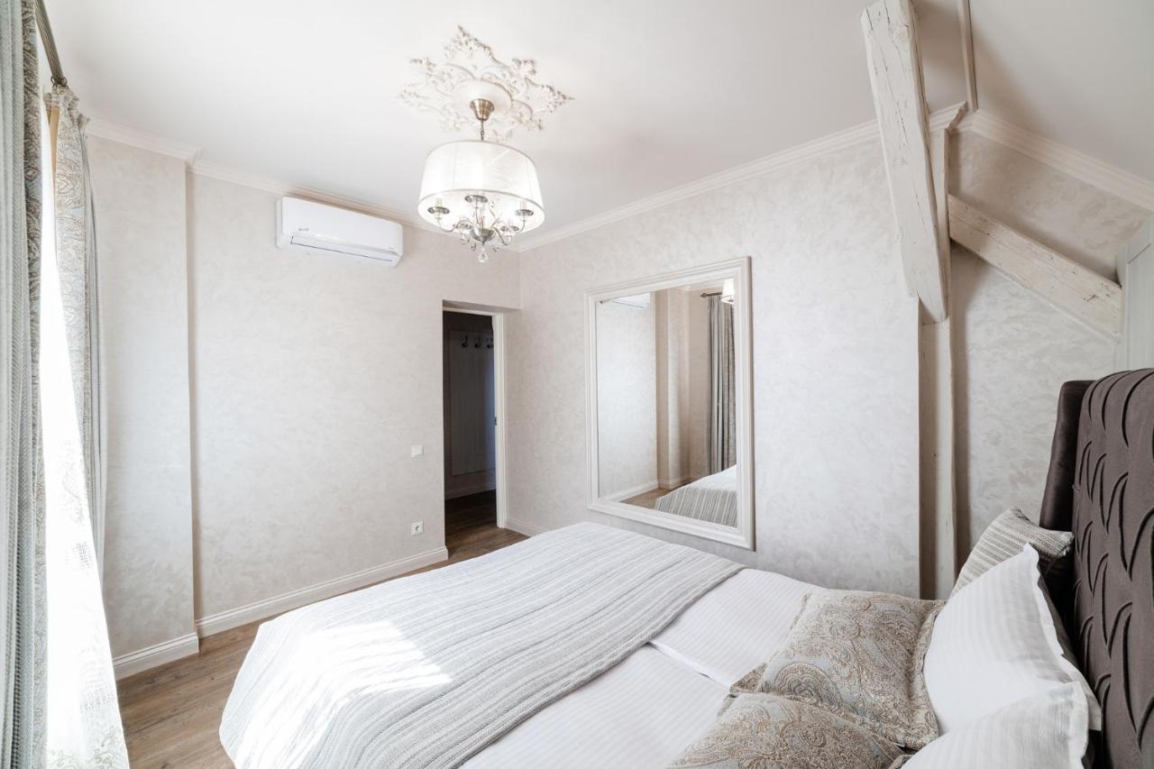 Lux Apartment On Duhnovicha Street .Free Parking. Uzjhorod Exteriör bild