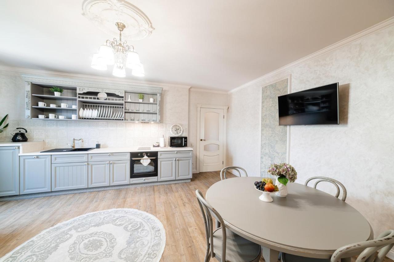 Lux Apartment On Duhnovicha Street .Free Parking. Uzjhorod Exteriör bild