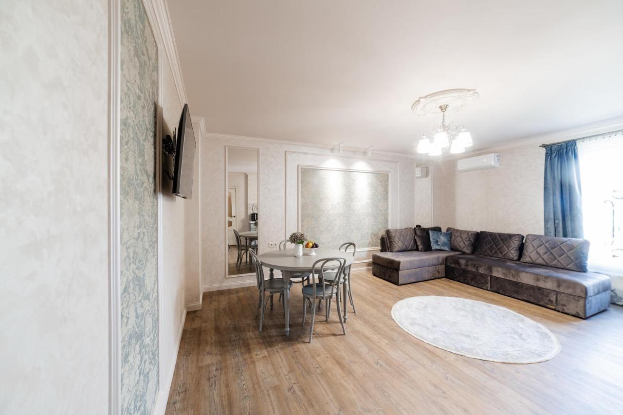 Lux Apartment On Duhnovicha Street .Free Parking. Uzjhorod Exteriör bild