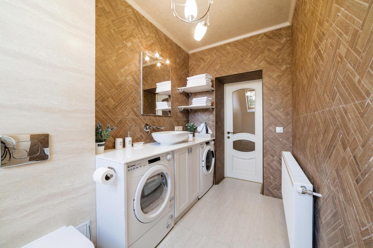 Lux Apartment On Duhnovicha Street .Free Parking. Uzjhorod Exteriör bild