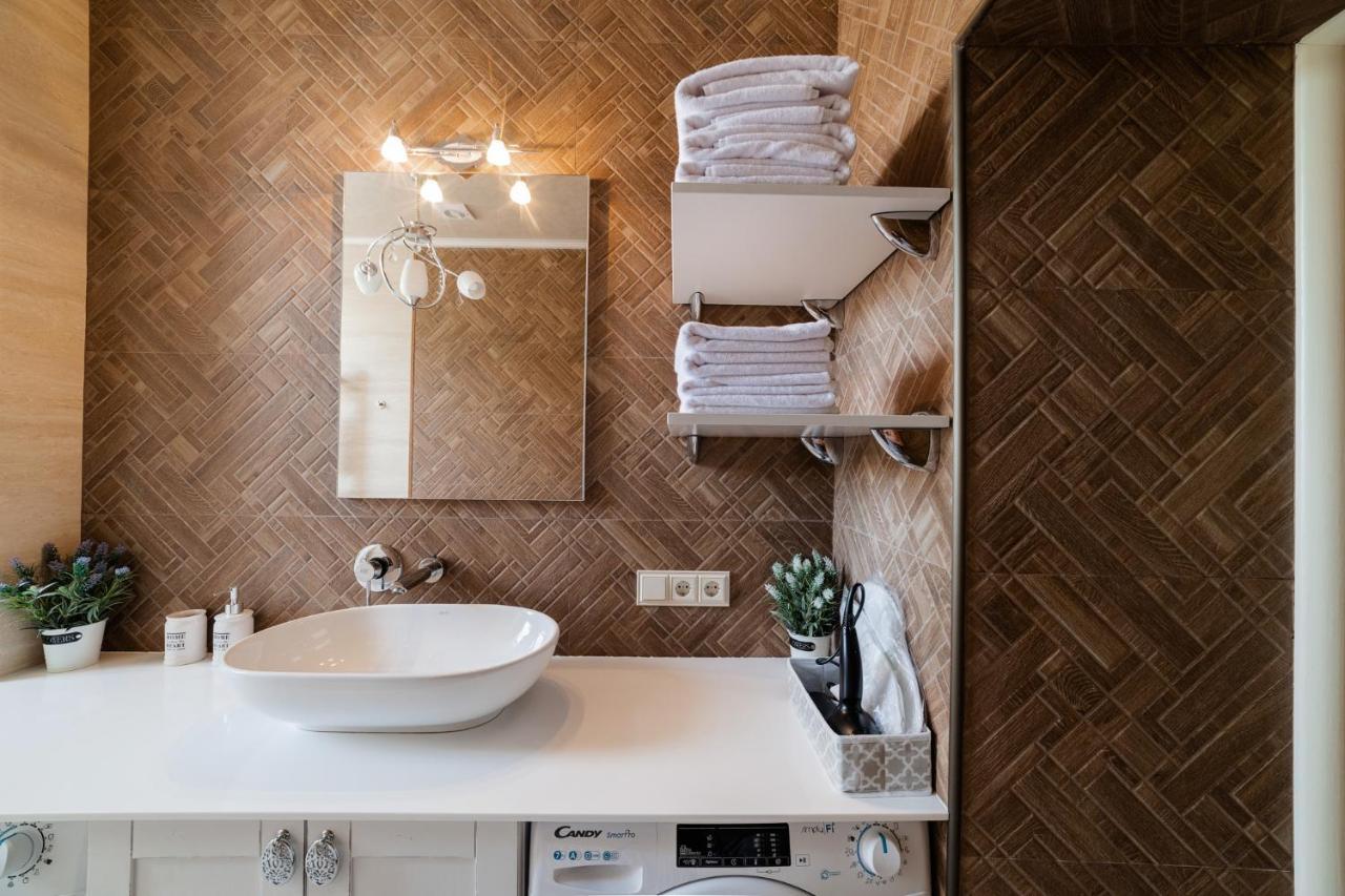 Lux Apartment On Duhnovicha Street .Free Parking. Uzjhorod Exteriör bild